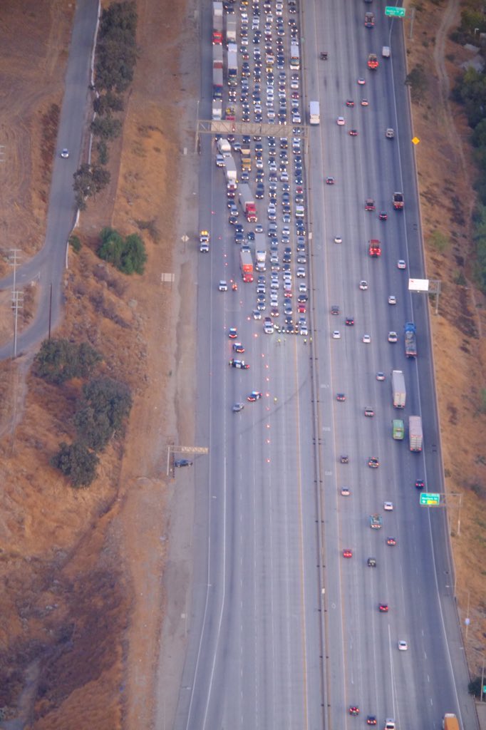 5fwy Sb Before The 405 Deadly Crash All Lanes Currently Blocked Los Angeles California California Today On Live Map California Liveuamap Com