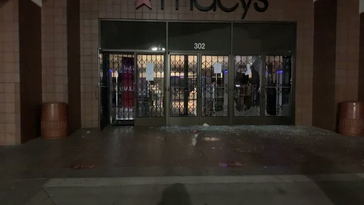 Unconfirmed reports of looting but at least two entrances into the Santa Maria mall have been broken into @KSBY