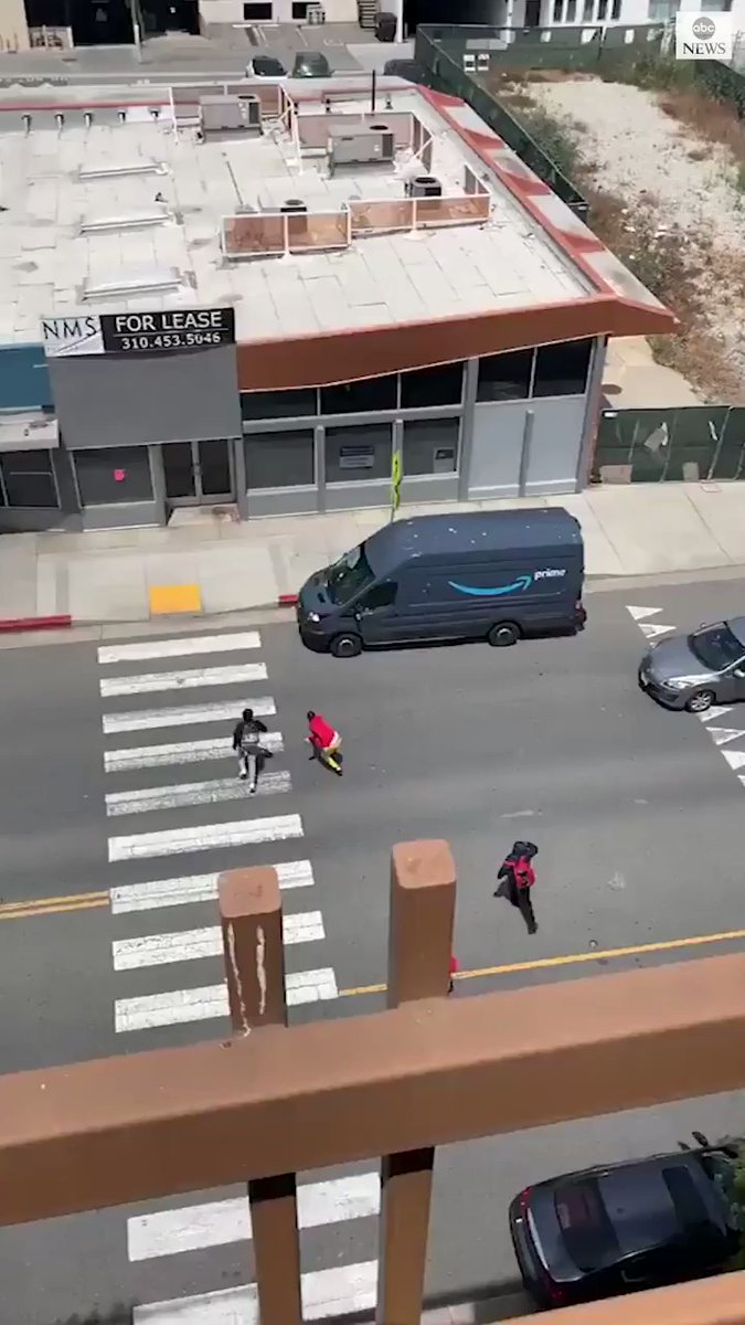 Looters Raided An Amazon Delivery Van In Broad Daylight In Santa Monica California The City Has Imposed A Curfew In Response To The Unrest Following The Death Of George Floyd Santa Monica