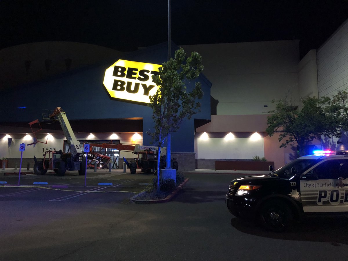 Two forklifts smashed into the Best Buy in Fairfield. Police monitoring Solano Town Center after reported looting