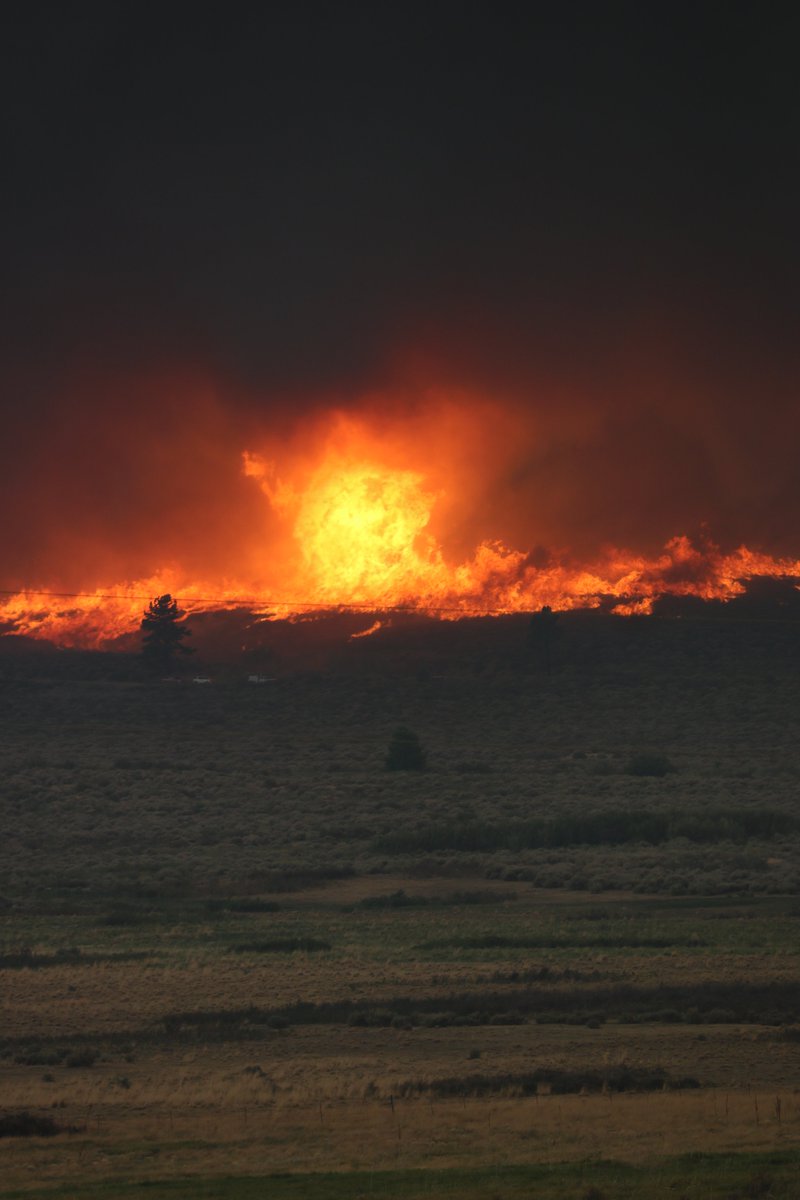 Fire whirls caused rapid growth yesterday on the SlinkFire. These occur when intense rising heat and turbulent wind conditions combine to form whirling eddies of air and are an indication of extreme fire behavior