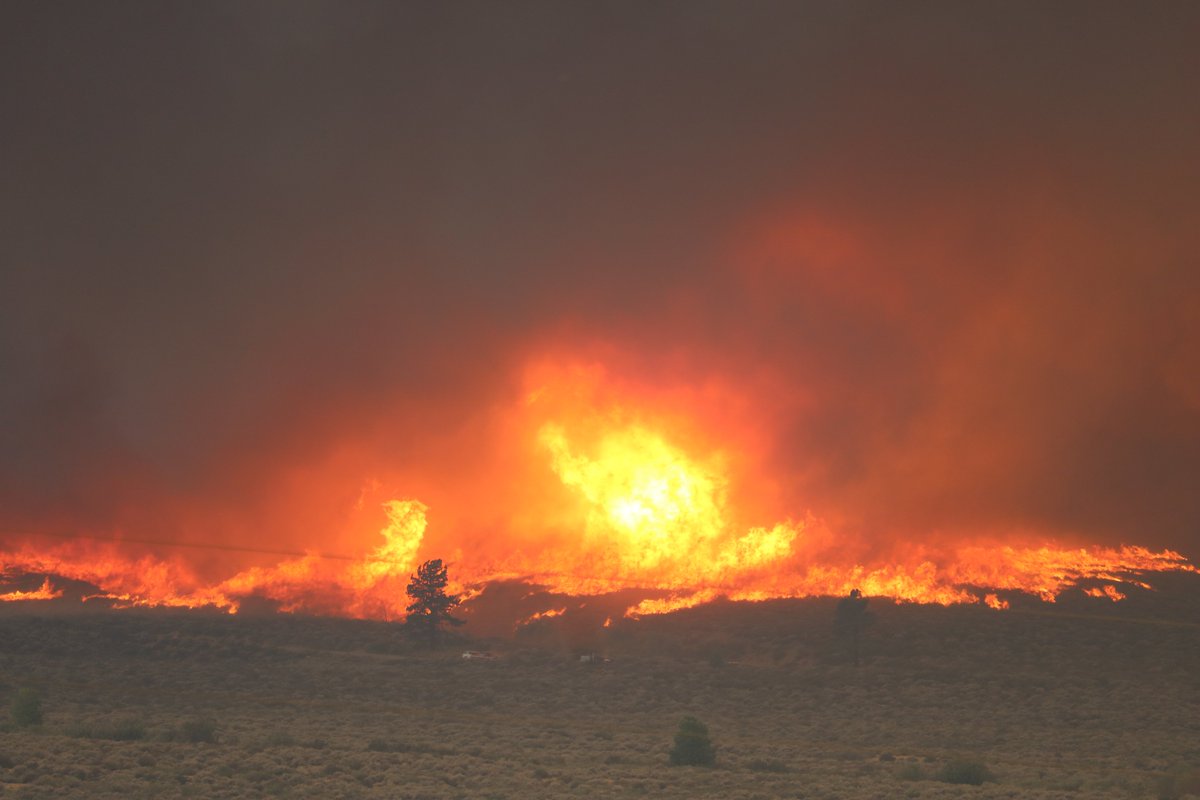 Fire whirls caused rapid growth yesterday on the SlinkFire. These occur when intense rising heat and turbulent wind conditions combine to form whirling eddies of air and are an indication of extreme fire behavior