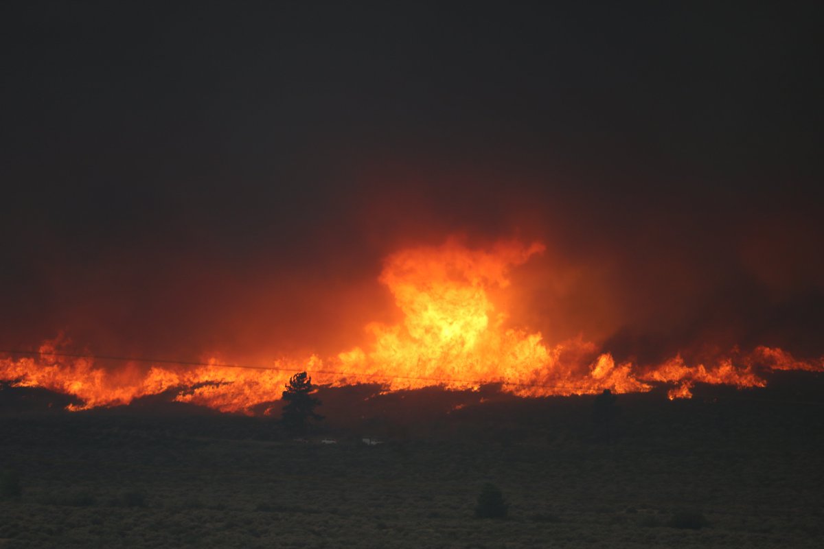 Fire whirls caused rapid growth yesterday on the SlinkFire. These occur when intense rising heat and turbulent wind conditions combine to form whirling eddies of air and are an indication of extreme fire behavior