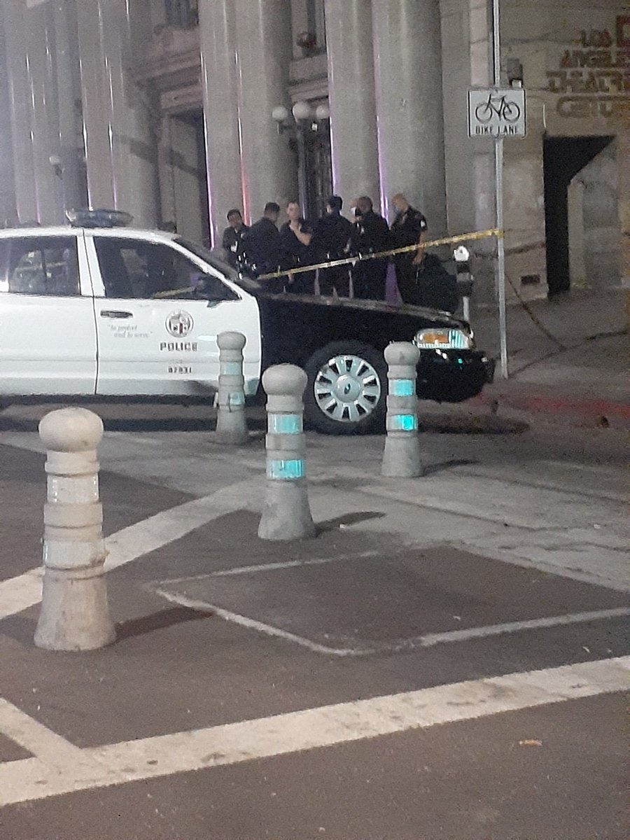 Shooting in DTLA on Spring street. Man got Shot in the Leg. 5th and Spring at 9pm. LAPD gathered evidence and by 10pm. They GONE. Fast Investigation.. They Left the Blood.. and Scissors and Something under that folded card