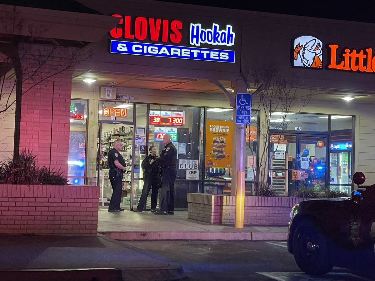 SHOOTING: Clovis PD is investigating a shooting at Clovis Hookah & Cigarettes at Shawith Fowler. Avoid the area if you can. Still no information on possible suspect(s)/victim(s)