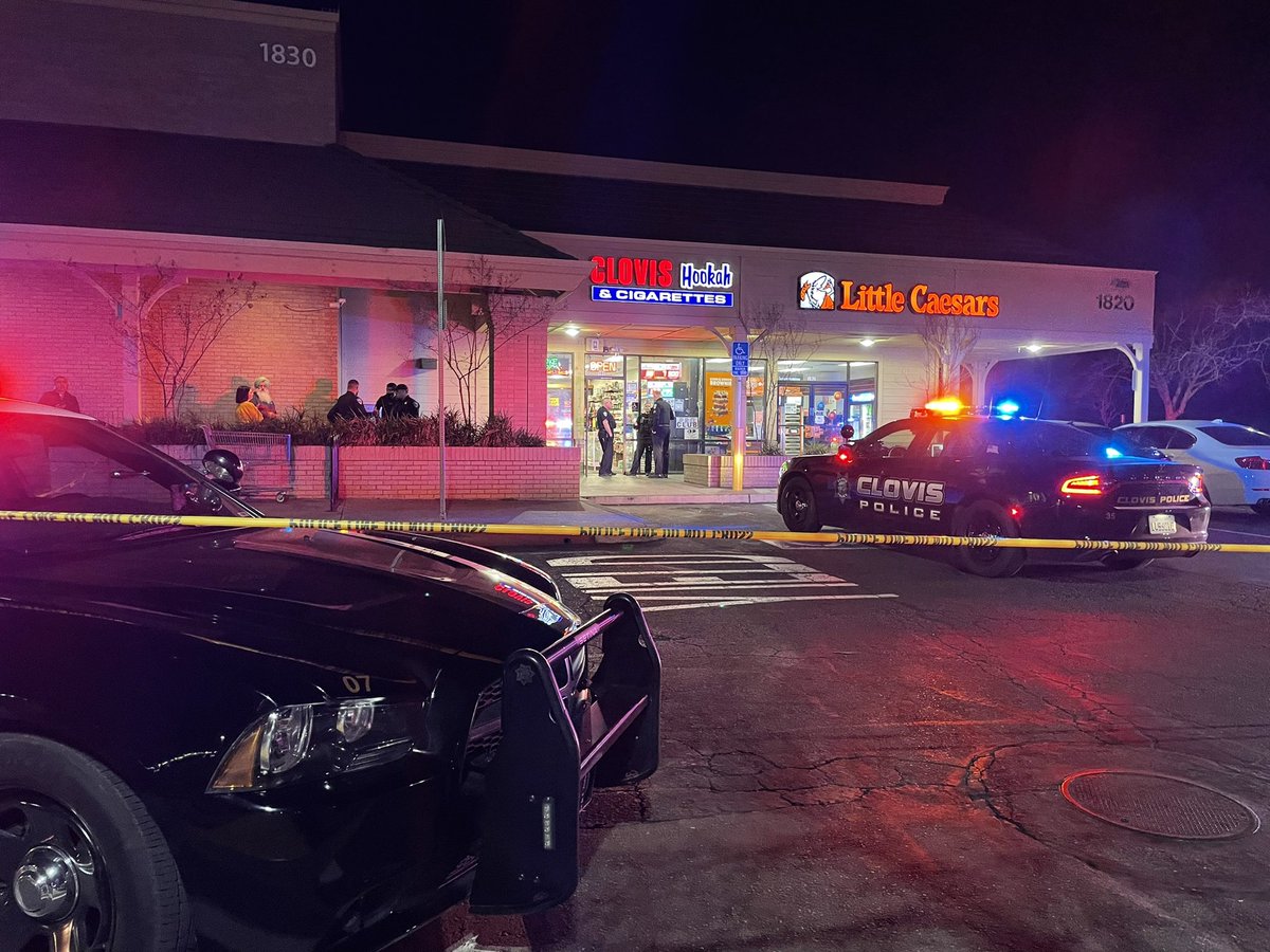 SHOOTING: Clovis PD is investigating a shooting at Clovis Hookah & Cigarettes at Shawith Fowler. Avoid the area if you can. Still no information on possible suspect(s)/victim(s)