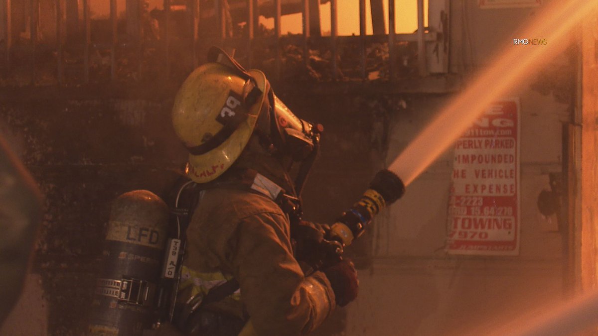 @LAFD battle a greater-alarm fire on Ventura Blvd in Sherman Oaks. Heavy smoke showing upon arrival. Over 75FF on scene. Over 1 hour and counting