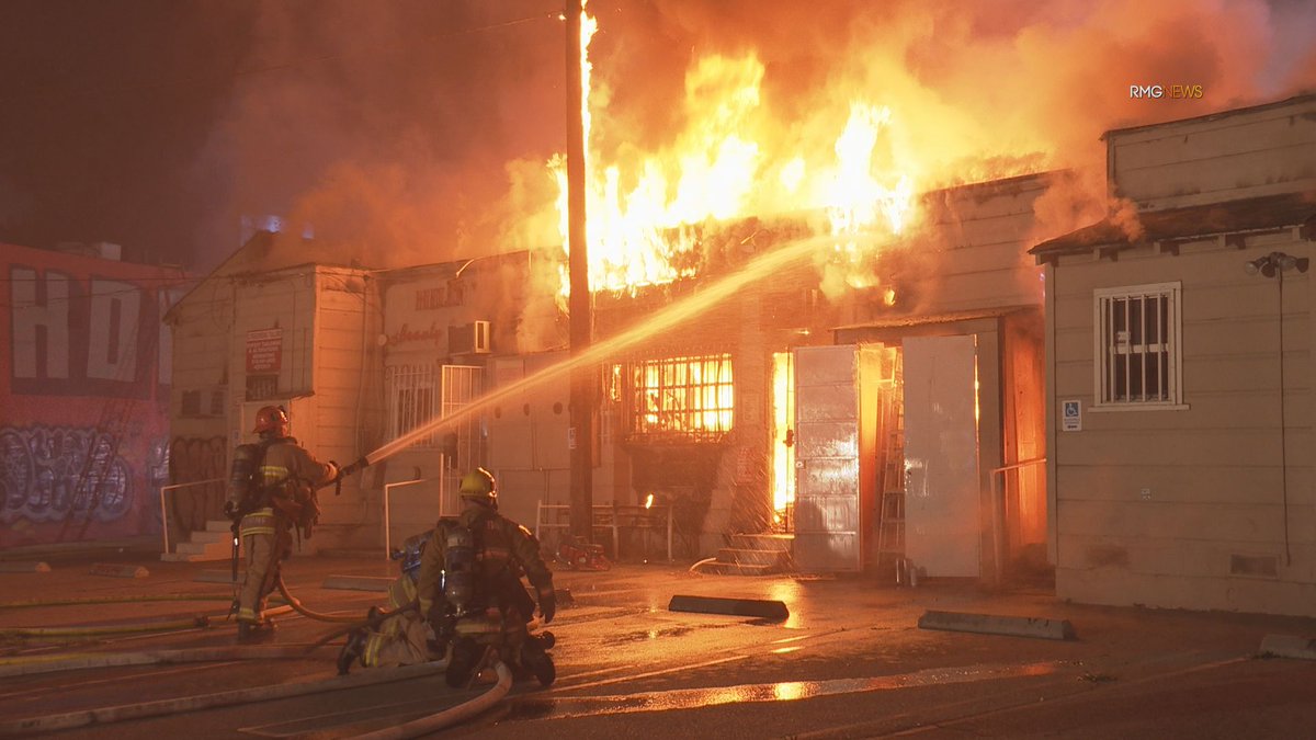 @LAFD battle a greater-alarm fire on Ventura Blvd in Sherman Oaks. Heavy smoke showing upon arrival. Over 75FF on scene. Over 1 hour and counting