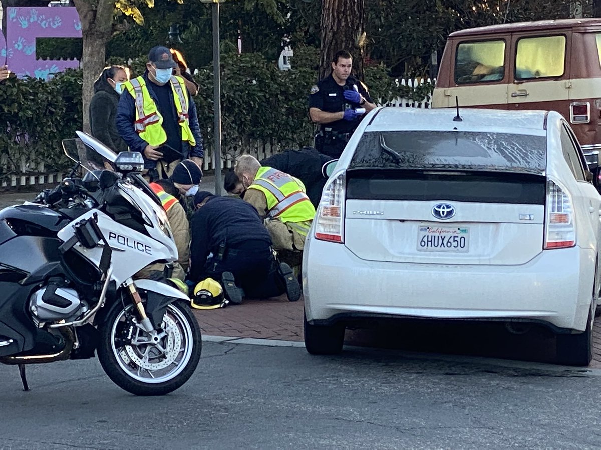 Vehicle vs. pedestrian. Anapamu at De La Vina. Pedestrian sustained injuries. Santa Barbara city fire, police, AMR on it. Intersection was closed for about 25 minutes.   This stretch of De la Vina is  for accidents.  Unknown who was at fault here