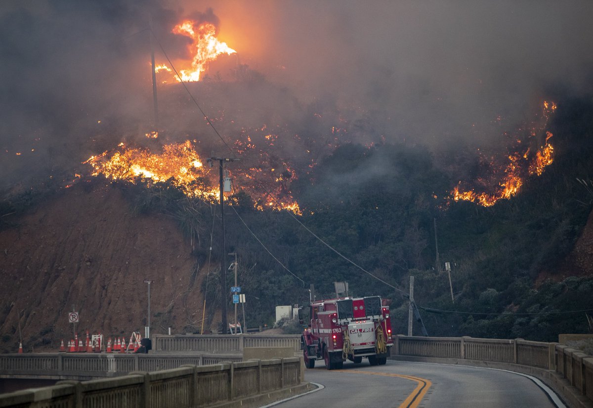 ColoradoFire in BigSur forces evacuations; Highway 1 closed in both directions