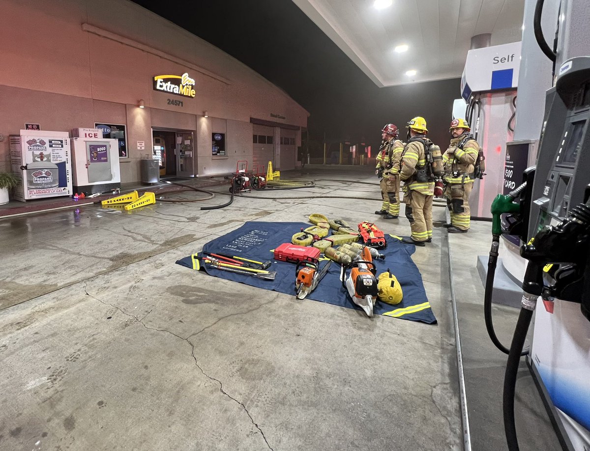 FF's extinguished a fire in a gas station convenience store in the 24500 blk of Trabuco Rd in @LakeForestCA tonight.  Employees evacuated & called 911 at 10:24 p.m. to report black smoke inside the store. Cause: unspecified electrical event.  No injuries. 