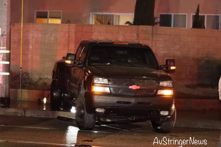 Lancaster,ca: 902t/902r(traffic collision with injuries/rescue responding ) 50th st w and Ave J , vehicle vs Fire hydrant, 2 vehicles involved