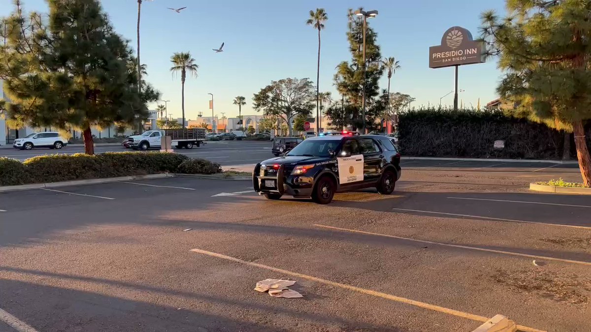 Police tell they just took a homicide suspect into custody outside a Walgreens on the corner of Rosecrans and Midway. Part of the parking lot still blocked off @nbcsandiego