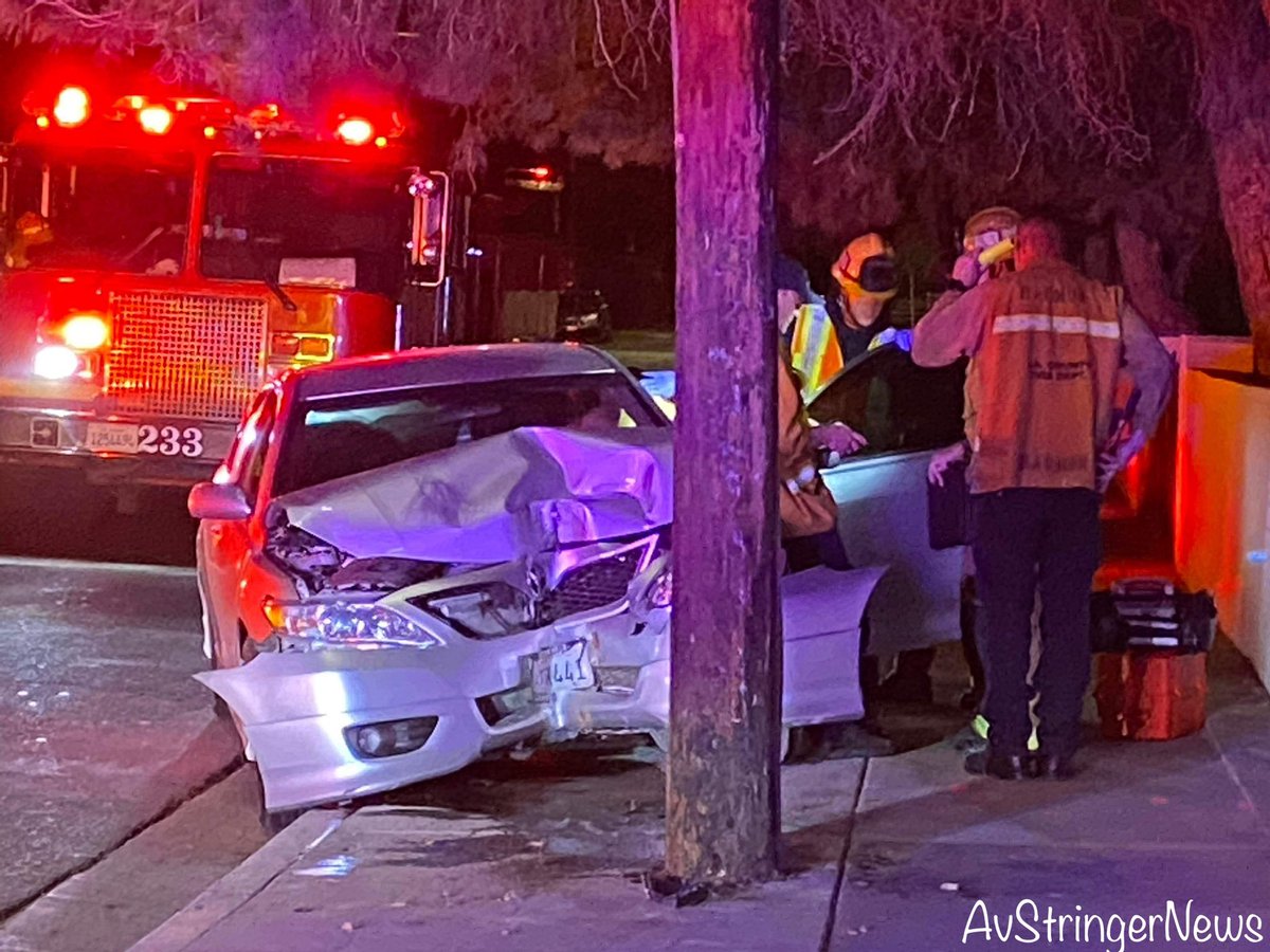 Lancaster,ca: 902t/902r(traffic collision with injuries/ rescue responding ) 3rd st e and Lancaster blvd, vehicle vs pole driver still in the vehicle. Photo credit:@AvNews_661Lasd