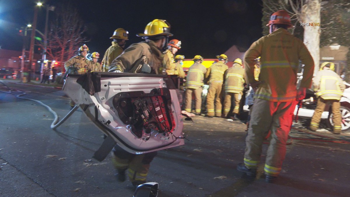 Woodland Hills: @LAFD Respond to Tesla Crash that Leaves 1 Dead, 2 Critical on Dumetz Rd and Topanga Canyon.