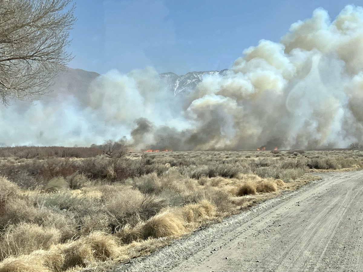 AirportFire  - 3900 acres, 0% containment, no change to evacuations or closures. @InyoSheriff  Photos from initial responding units through the night