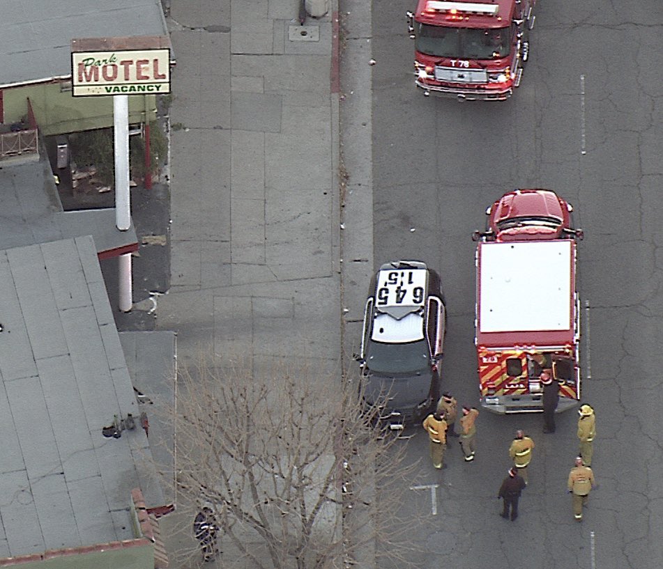 Studio City shooting at the Park Motel on Ventura Blvd. female victim of a gunshot wound taken to hospital by @LAFD paramedics @LAPDNoHollywood handling possibly looking for four suspects