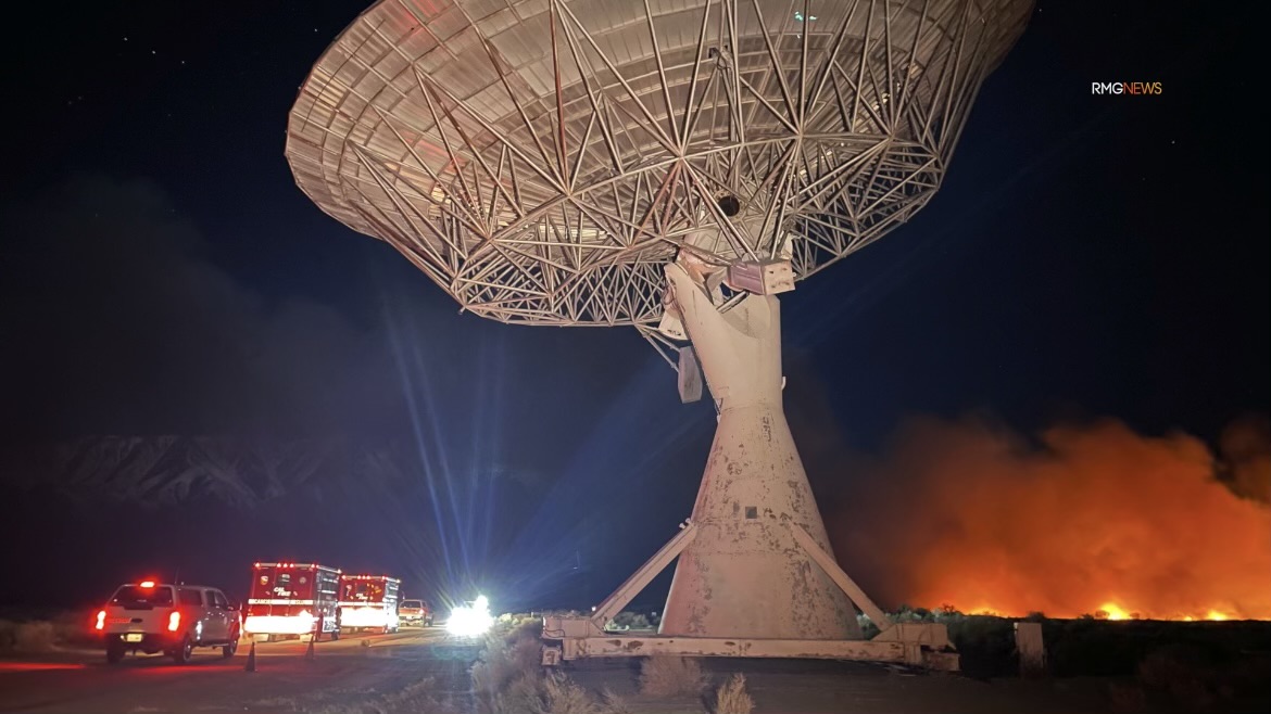 California's Biggest Fire of 2022 Swells to 2800 Acres Near Bishop, CA Overnight. The AirportFire is Currently Burning on CalTech Radio Observatory Land in Inyo County