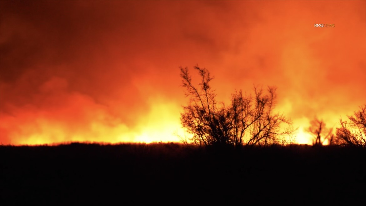 California's Biggest Fire of 2022 Swells to 2800 Acres Near Bishop, CA Overnight. The AirportFire is Currently Burning on CalTech Radio Observatory Land in Inyo County