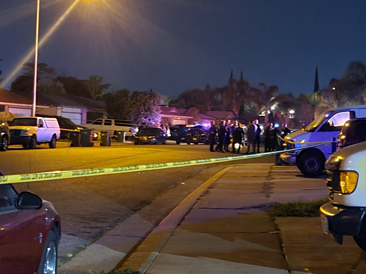 @StocktonPolice are investigating a shooting on the 4700 block of Greensboro Way. Officers arrived just after 5:20pm and found a man shot. The victim was transported to the hospital. His condition is unknown