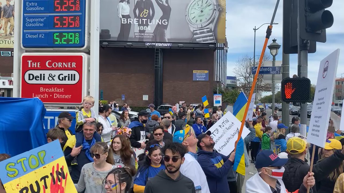 Hundreds of Ukraine supporters protesting in front of Senator Dianne Feinstein's office in West Los Angeles