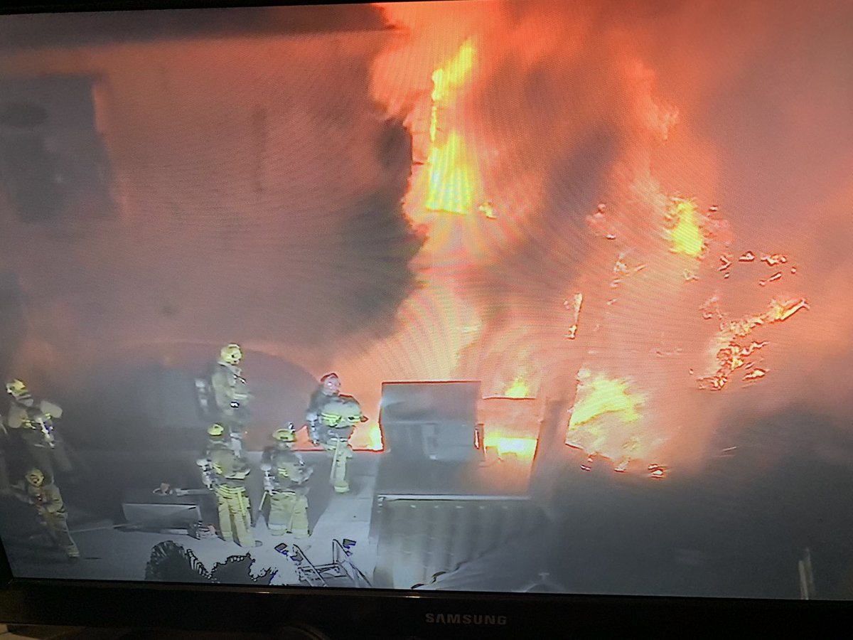 House Fire in Sherman Oaks. @Stu_Mundel First on the Scene.