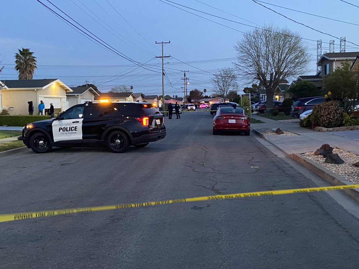 @FremontPD investigating deadly shooting on 43000 block of Lindenwood St.  Victim was an adult man found outside of home. Suspect, also a man, has been arrested. No word on motive from PD yet