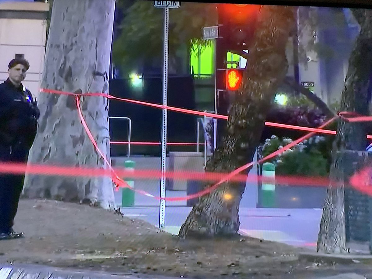 Homicide investigation underway near S. 4th & E. San Carlos, not far from scene of shooting by police, per @SanJosePD. Probes in progress near @SJSU