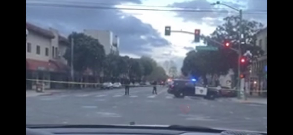 Man in pickup truck is shot, crashes and dies near 33rd & International in the Fruitvale neighborhood. @oaklandpoliceca investigating. 