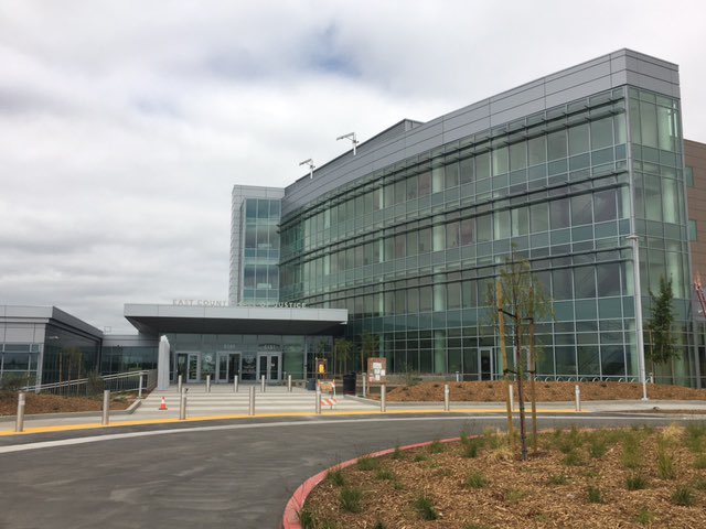 Twice-convicted car thief Brandy Jones made a court appearance at @AlamedaSuperior's East County Hall of Justice in Dublin after being arrested for stealing a car - but showed up in another stolen car, per @DublinCAPolice @ACSOSheriffs. Busted & charged again by @AlamedaCountyDA