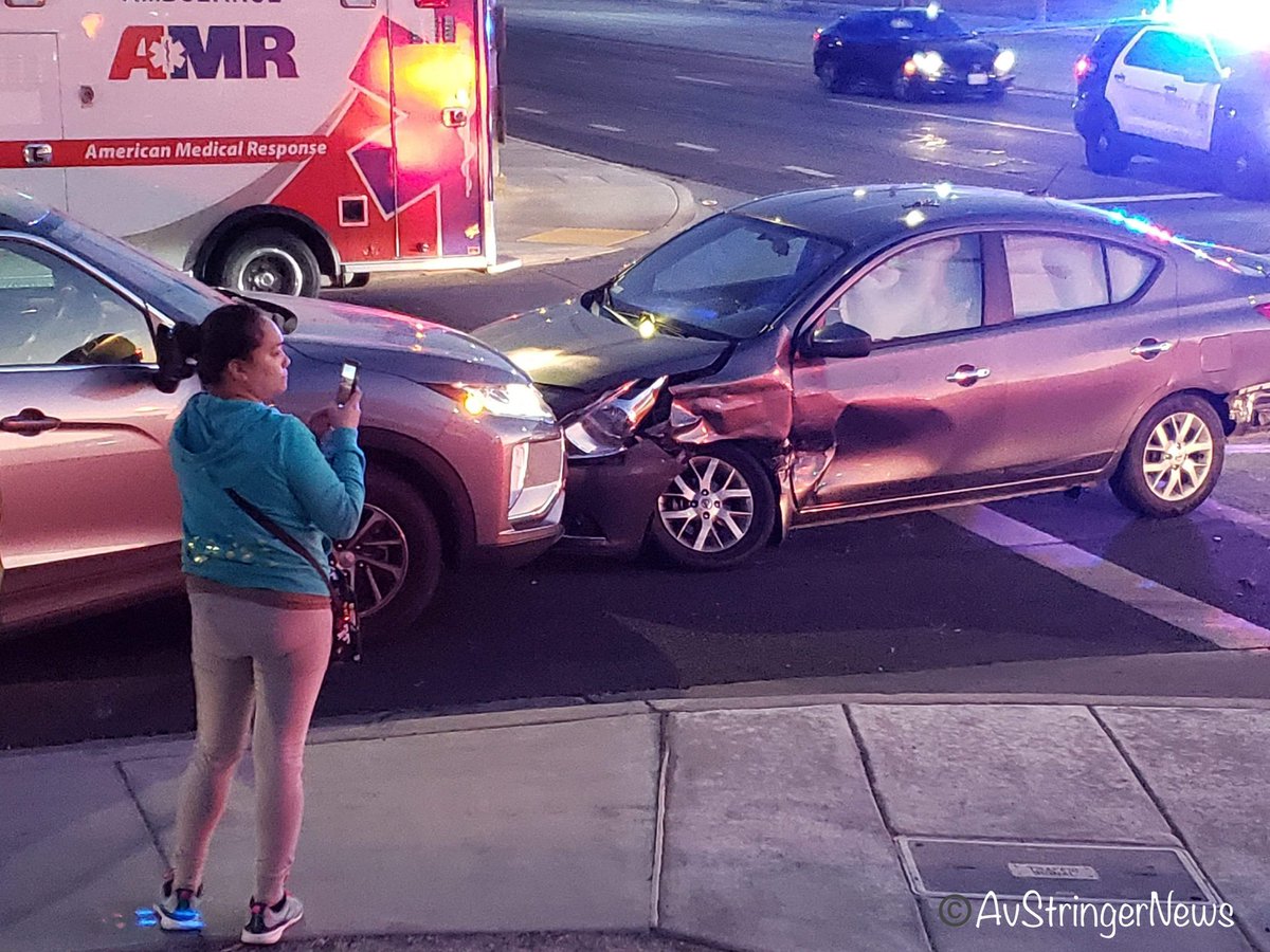 Lancaster,ca: 902t/902r(traffic collision with injuries/ rescue responding) 20th st w and ave J-12 , vehicle traffic collision head on accident