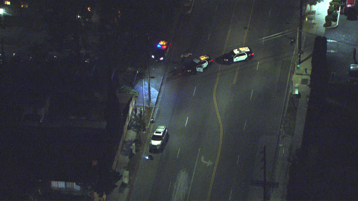 A person riding a small motorbike was killed tonight in a crash near the intersection of Mason Ave and Mayall St in Chatsworth. The @LAFD says the rider was declared dead at the scene. LAPD is now investigating