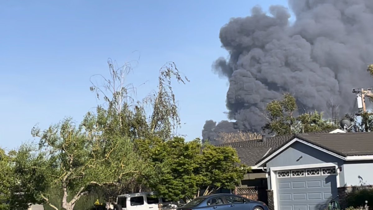 Smoke from SJ fire at HomeDepot on Blossom Hill Road very visible to nearby neighborhoods but smoke going up and seemingly not affecting homes directly. Concern about floating embers