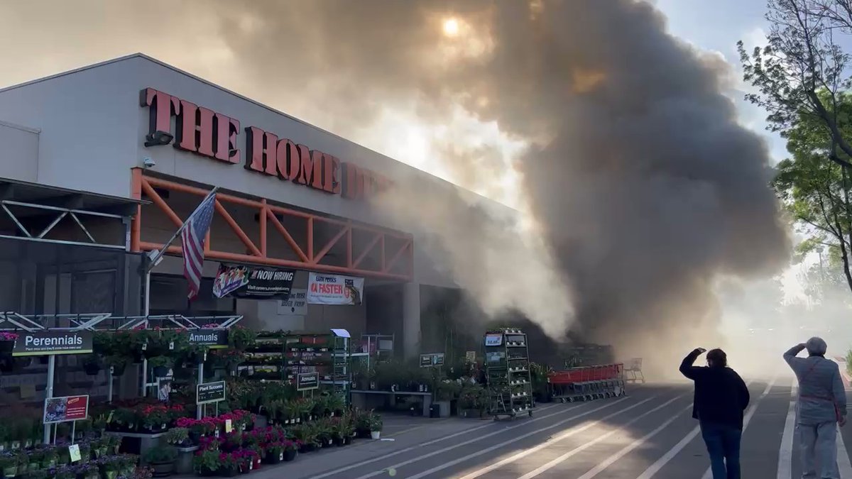 SanJose Adding this video onto the thread because it shows the pre-arrival conditions early on in the Home Depot blaze