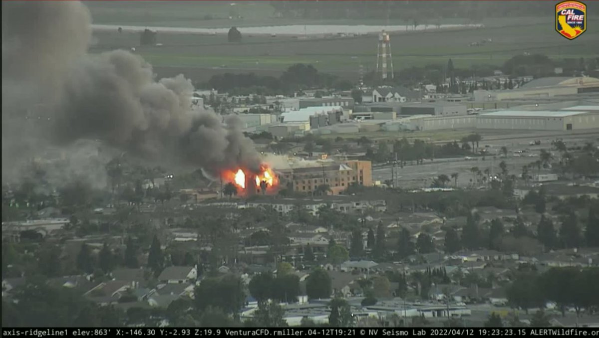 Timelapse of the fire in Camarillo via @AlertWildfire Ridgeline 1 camera, 26 minutes worth of real time (7:23pm to 7:49pm). US-101 to be shut down in both directions due to powerlines in jeopardy of falling