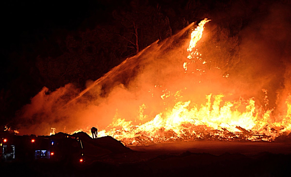 firefighters stopped forward progression of a brush fire at three-quarters of an acre in/near Hansen Dam Recreation Area in 41 minutes, without injury. camera: Rick McClure  LAFD brushfire wildfire hansendam pacoima