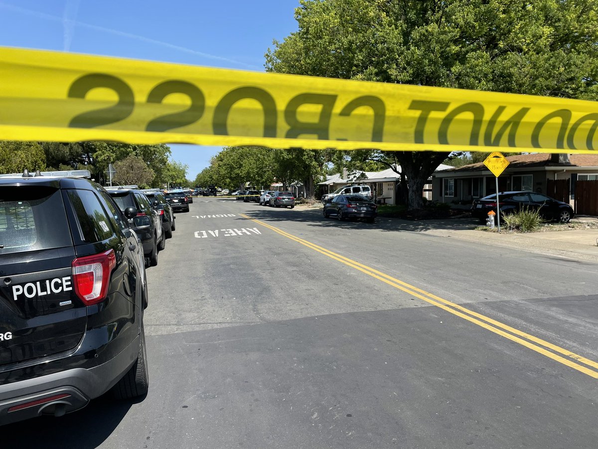 Massive police presence near 58th St. & Fruitridge Rd. @SacPolice say they're trying to make a contact with someone who may have fired a gun