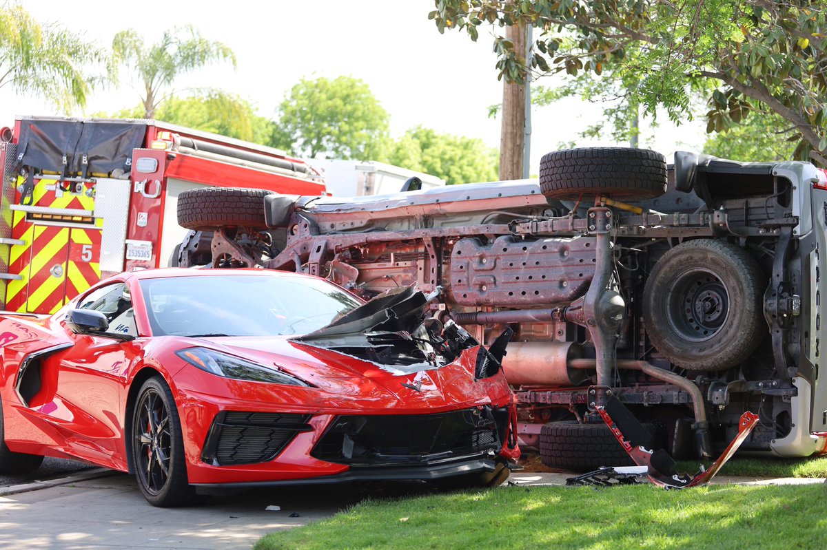 @FresnoPolice is investigating a rollover traffic accident on Clinton Ave in Central Fresno.