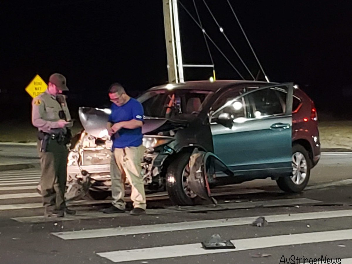 Lancaster,ca: 902t/902r(traffic collision with injuries/ rescue responding) 20th st e and Ave I , 2 vehicle traffic collision