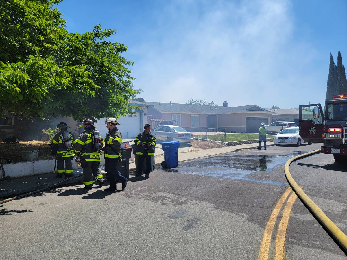 Vegetation fire on Chelsea Way, Pittsburg  knocked down, no further threat to structures. Los Medanos Elementary momentarily evacuated due to smoke; students now returning to class. Three acres burned, no injuries reported. Firefighters on scene for extensive mop up