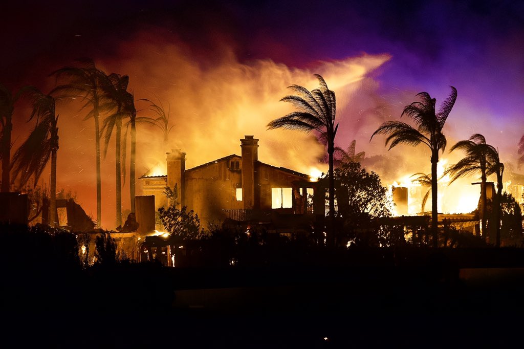 Night attack mode, lots of engines and trucks helping with structure protection, along with one helicopter performing water drops tonight at the Coastal Fire in Laguna Niguel, CA. Large homes continue to burn tonight and despite firefighters best efforts, many were lost 