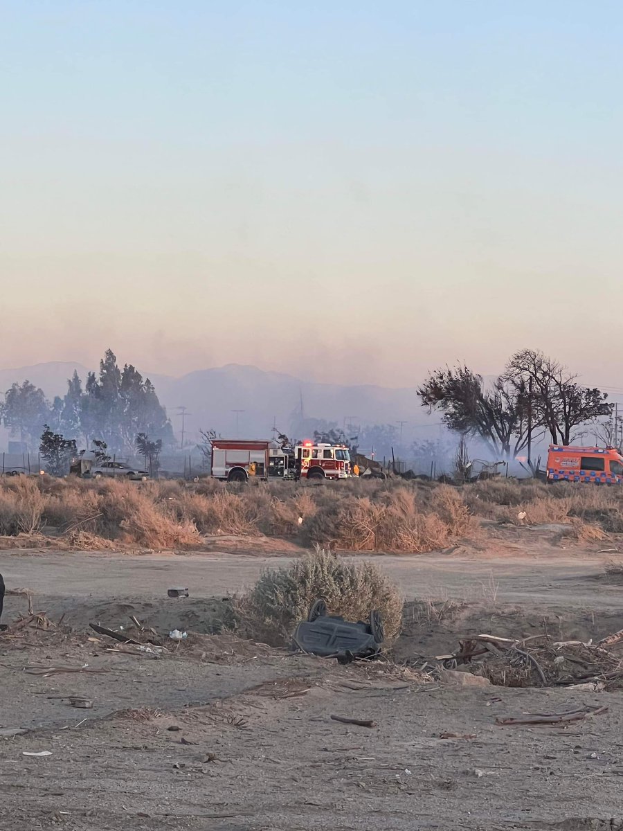 Rosmond,ca: 904s/904b(structure fire/brush fire) 20th st w and Harvell place. Multiple Structures and brush on fire. 