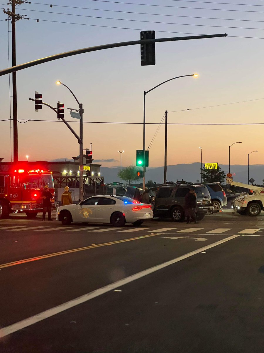 Littlerock,ca: 902t/902r(traffic collision with injuries/ rescue responding) 90th st e and Palmdale blvd. 2 vehicle traffic collision, 3 children injured requesting a a helicopter. 