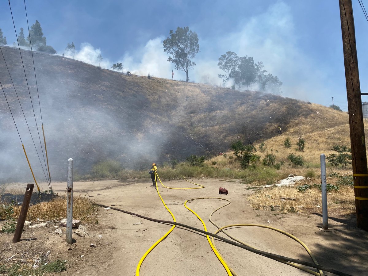 SAN BERNARDINO: SBCOFD OS vegetation fire, Perris Hill. BC119 is Perris Hill IC & reporting 3 acres of dry grass, slope drive with some homes threatened. Crews working on perimeter control and structure defense. 