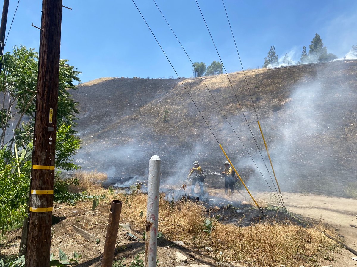 SAN BERNARDINO: SBCOFD OS vegetation fire, Perris Hill. BC119 is Perris Hill IC & reporting 3 acres of dry grass, slope drive with some homes threatened. Crews working on perimeter control and structure defense. 