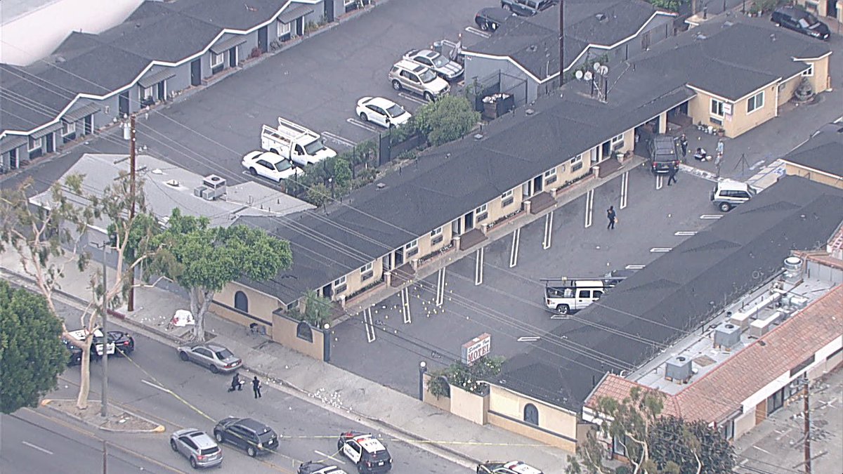 Still a very active investigation in El Monte. Lots of evidence markers showing the intense firefight that took place at the Siesta Motel praypray ois elmonte air7hd elmontepd