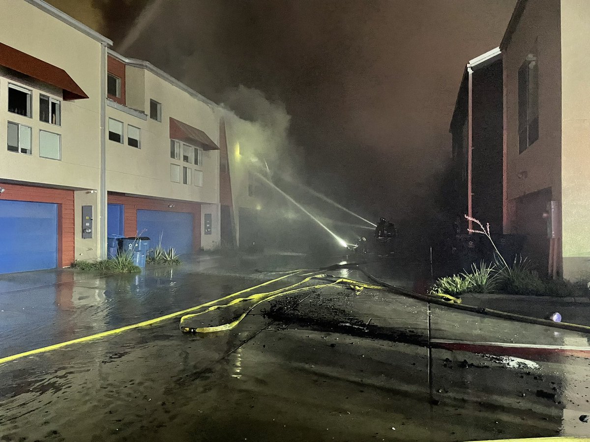 4:OOAM : Nearly 50 units & 150 personnel from @LasVegasFD @ClarkCountyFD &amp; @NLVFireDept responded to 4-Alarm fire, bulk of fire knocked down but NOT out. 1 minor injury-no Hosp, evacuation center at Hollingsworth Elementary School, power out in area