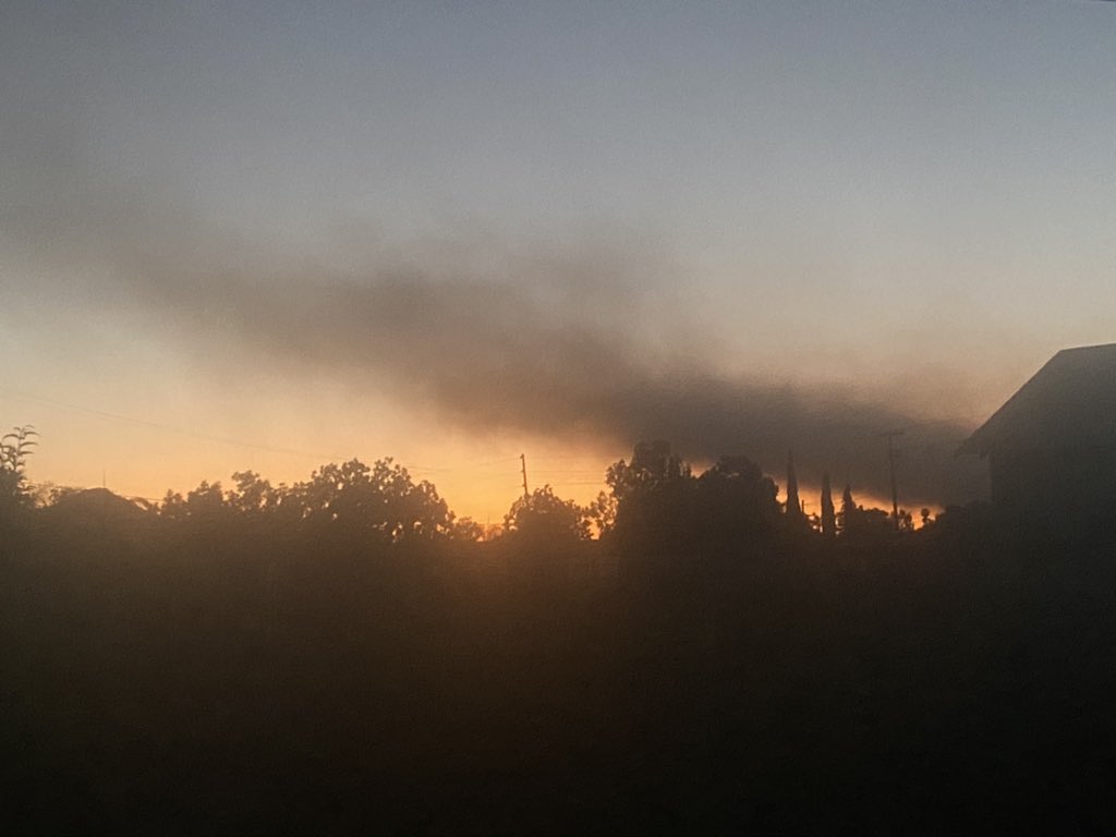 Black smoke as seen from   San Martin residence.   @JeffRanieri was talking about the fire on his weather cast regarding homes in jeopardy on the Peninsula, but this one is in Morgan Hill that is producing black smoke