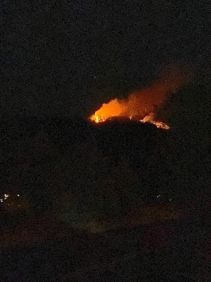 RidgeIncident-  Fire resources have made access to a 3 area vegetation fire that is burning timber on Rainbow Ridge above Lake Siskiyou,just west of Mt. Shasta City. No evacuations at this time and the cause remains under investigation