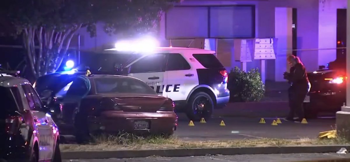 Chase streaked from N. Texas & Marigold in Fairfield to Gateway &amp; Griffin in Vallejo, where @FairfieldPolice exchanged gunfire with Patrick Hall, who had earlier fired shots at officers, policemen say. Hall was wounded by police gunfire